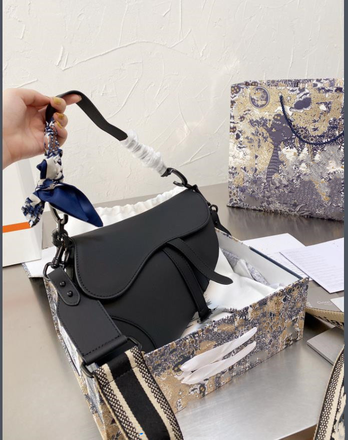 2022 Lady Fashion Handbags Shoulder Bags Double G women Stripes Genuine Leather Classic Retro All-match Simplicity Casual marmont Crossbody O003, Black
2022 Lady Fashion Handbags Shoulder Bags Double G women Stripes Genuine Leather Classic Retro All-match Simplicity Casual marmont Crossbody O003, Black
