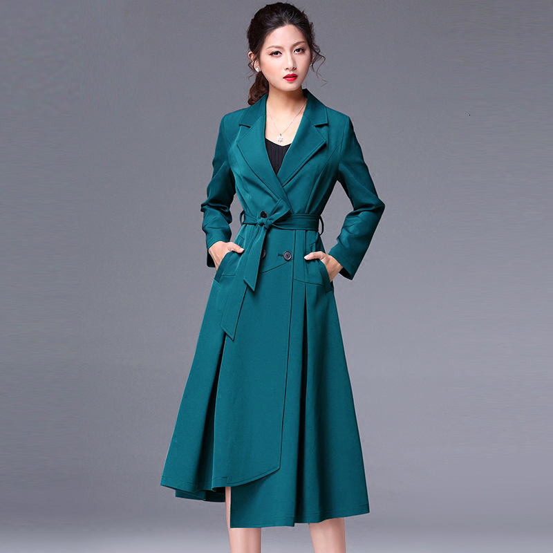 2021 New Female quality spring and autumn long color solid belt buckle waist fine polyester red lapel trench coat, Blue.
2021 New Female quality spring and autumn long color solid belt buckle waist fine polyester red lapel trench coat, Blue.