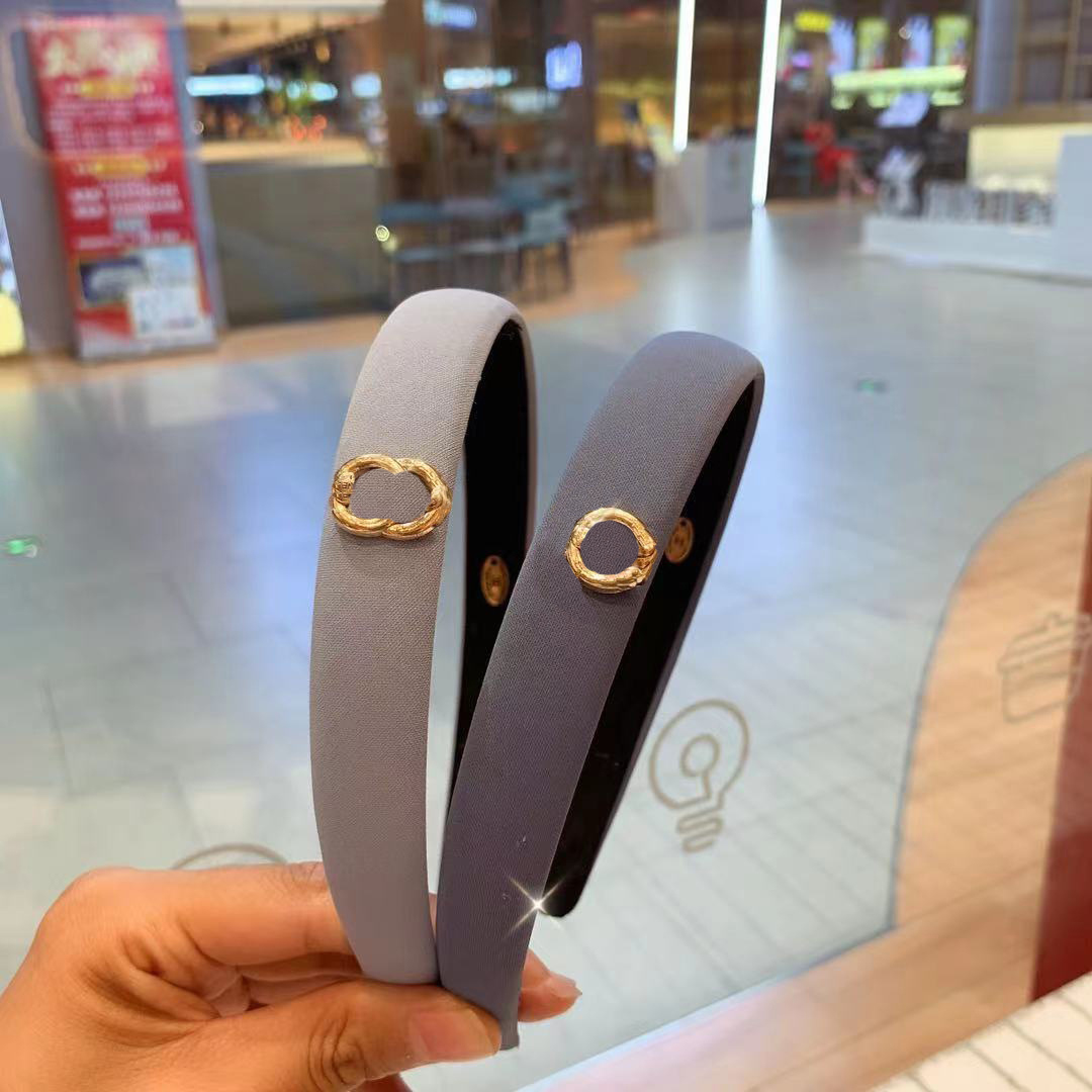 22ss 19color Designer Cartoon Letters Print Cloth Headbands Luxury Twist Turban Women Girls Headband Wide Edge Cross Knotted Hair Hoop Headwrap Accessories
22ss 19color Designer Cartoon Letters Print Cloth Headbands Luxury Twist Turban Women Girls Headband Wide Edge Cross Knotted Hair Hoop Headwrap Accessories