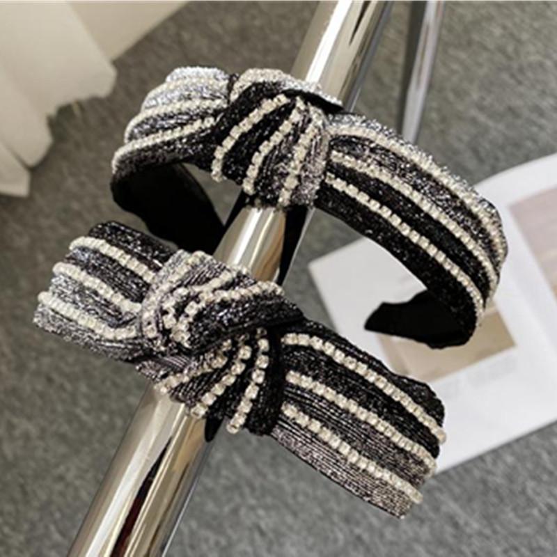 Black Crystals Hair Hoop Women Baroque Diamonds Knot Hairband Ladies Party Headdress Women Headband Adults Crystals Head Band
Black Crystals Hair Hoop Women Baroque Diamonds Knot Hairband Ladies Party Headdress Women Headband Adults Crystals Head Band