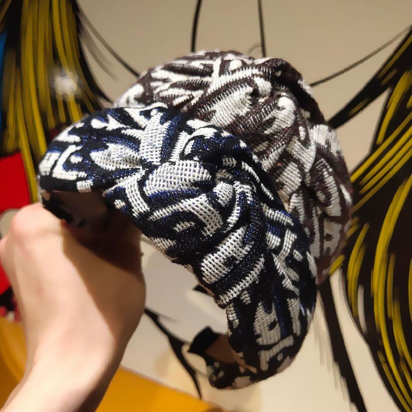 3color Leather Headbands Letters Printed Women Wide Edge Headband Girls Knotted Cartoon Pattern Hair Hoop Casual Sport Twist Turban Headwrap Accessories
3color Leather Headbands Letters Printed Women Wide Edge Headband Girls Knotted Cartoon Pattern Hair Hoop Casual Sport Twist Turban Headwrap Accessories