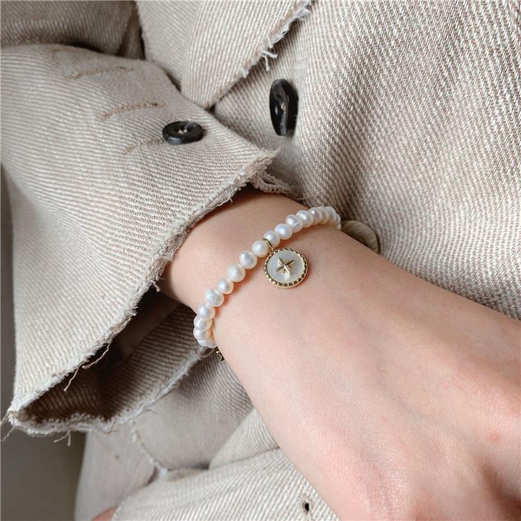 Charm Bracelets Modern Design Simple And Generous Natural Fresh Water Pearl Eight Mans Star Shell Bracelet For Women Geometry Personality Tr
Charm Bracelets Modern Design Simple And Generous Natural Fresh Water Pearl Eight Mans Star Shell Bracelet For Women Geometry Personality Tr
