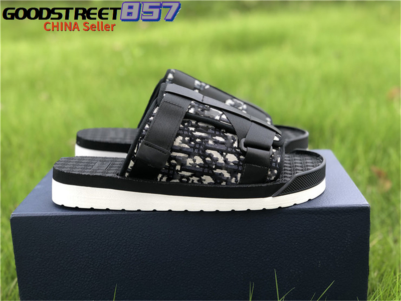 Summer Alpha Slippers in Oblique Jacquard Black White Nylon Sandals Comfortable Rubber Sole Scuffs Sandy Beach Slipper Size 38-44
Summer Alpha Slippers in Oblique Jacquard Black White Nylon Sandals Comfortable Rubber Sole Scuffs Sandy Beach Slipper Size 38-44