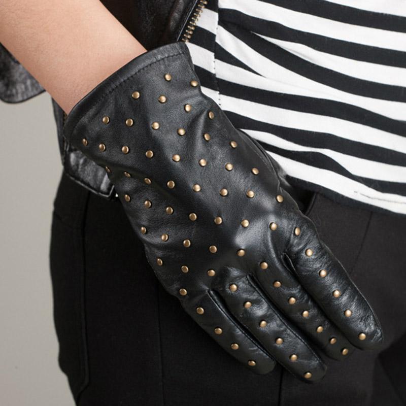 New Black Warm Winter Gloves Women Real Leather Gloves Lady Fashion Punk Rivets Short Wrist Driving Sheepskin Mitten AGB168
New Black Warm Winter Gloves Women Real Leather Gloves Lady Fashion Punk Rivets Short Wrist Driving Sheepskin Mitten AGB168