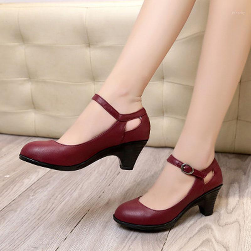 Leather shoes 2020 new single shoes with thick heel and round head hollowed-out fashion with small mouth and large size1, Black
Leather shoes 2020 new single shoes with thick heel and round head hollowed-out fashion with small mouth and large size1, Black