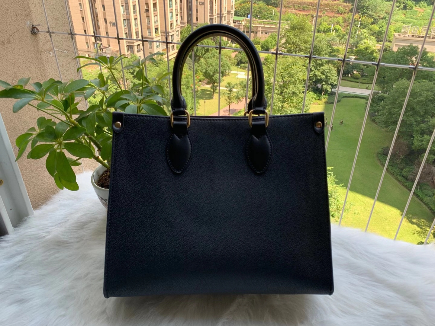 ONTHEGO MM GM bag Luxurys Designers bags handbags M45321 High Quality Ladies Chain Shoulder Patent Leather Diamond Luxurys Evening Bags Cross body Bag
ONTHEGO MM GM bag Luxurys Designers bags handbags M45321 High Quality Ladies Chain Shoulder Patent Leather Diamond Luxurys Evening Bags Cross body Bag