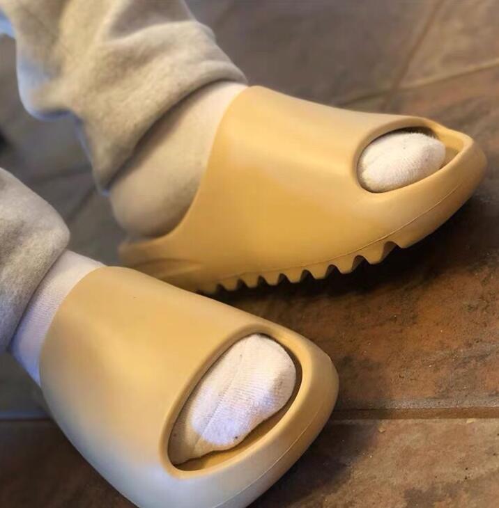 High quality kanye west sandals shoes triple black white slides bone resin west desert sand earth brown men womens slippers sneakers #2021#, Need socks (3piar random color)
High quality kanye west sandals shoes triple black white slides bone resin west desert sand earth brown men womens slippers sneakers #2021#, Need socks (3piar random color)