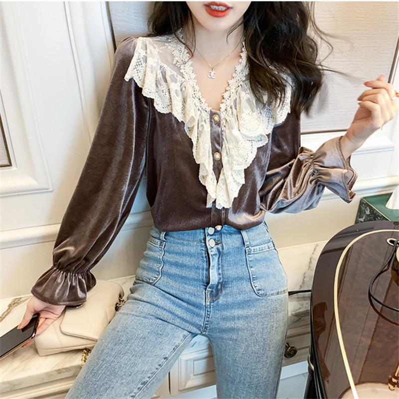2020 autumn and winter new black lace bottoming shirt gold velvet stitching lace flared sleeve top
2020 autumn and winter new black lace bottoming shirt gold velvet stitching lace flared sleeve top