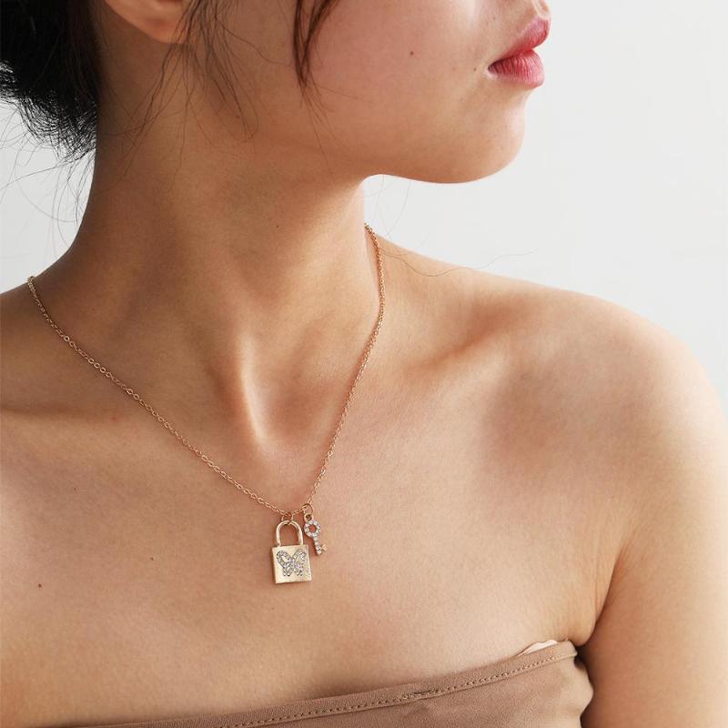 Mini Key Necklaces Padlock Clavicle Necklace Simple Trendy Small Lock Neckless Punk Women Clavicular Chain Gift,1 Piece
Mini Key Necklaces Padlock Clavicle Necklace Simple Trendy Small Lock Neckless Punk Women Clavicular Chain Gift,1 Piece