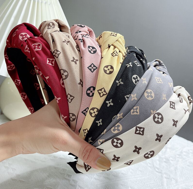 Printed plaid headbands women's small fresh hair act the role of presbyopia wide edge headband knotted hairband, Black;brown
Printed plaid headbands women's small fresh hair act the role of presbyopia wide edge headband knotted hairband, Black;brown