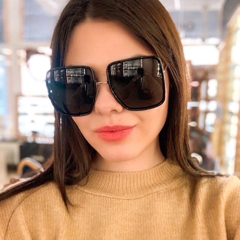 QPeClou New Vintage Oversized Square Sunglasses Women Fashion Brand Designer Modern Sun Glasses Ladies Mirrors Oculos Feminino
QPeClou New Vintage Oversized Square Sunglasses Women Fashion Brand Designer Modern Sun Glasses Ladies Mirrors Oculos Feminino