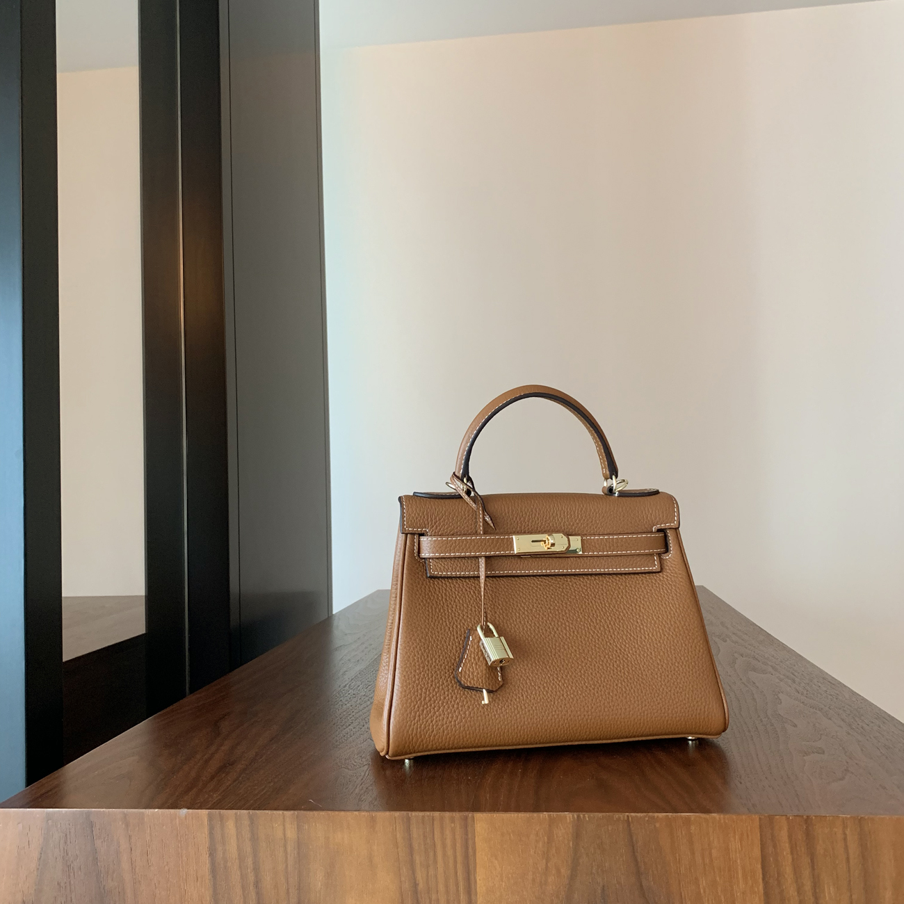 Yixxi High Quality Customized New Twist Lock Top Layer Cowhide Handbag Shoulder Crossbody Womens Bag Genuine Leather, Elephant gray 25 inches
Yixxi High Quality Customized New Twist Lock Top Layer Cowhide Handbag Shoulder Crossbody Womens Bag Genuine Leather, Elephant gray 25 inches