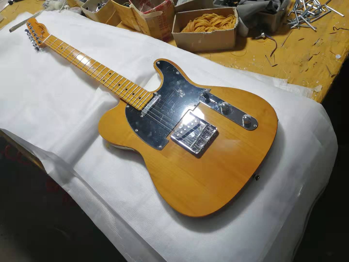 High Quality yellow tele guitar Ameican standard telecaster electric Guitar in stock
High Quality yellow tele guitar Ameican standard telecaster electric Guitar in stock