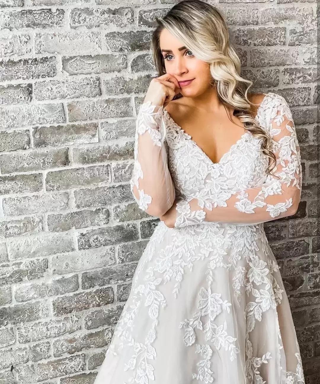Sexy Plus Size Wedding Gowns Deep V Neck Lace Appliqued Long Sleeves A e Bridal Backless Court Train Arabic Second Reception Dress Vestidos De Novia