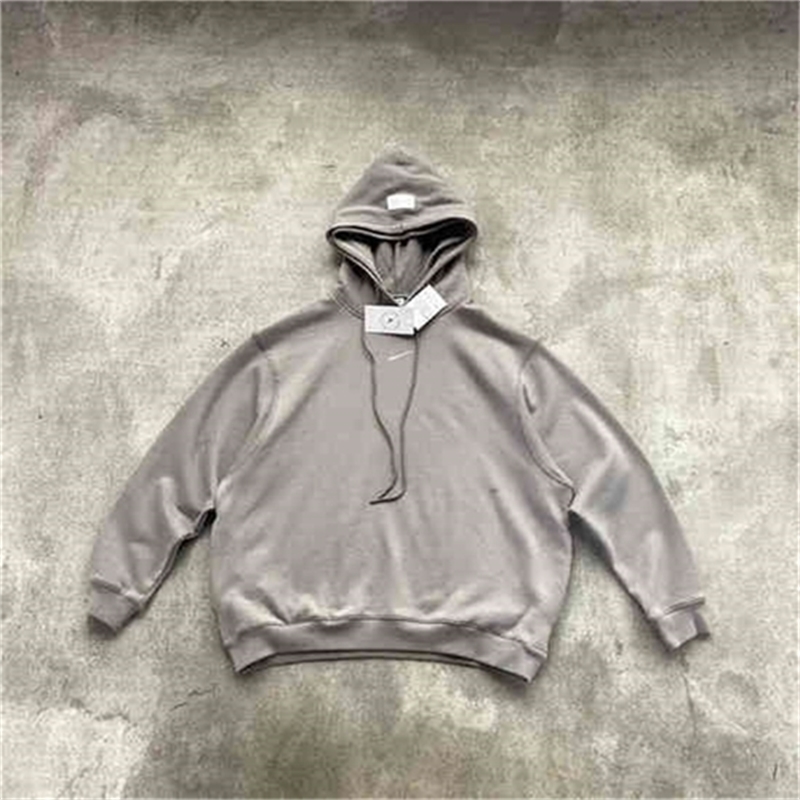 Outlet Correct version of fear God co branded fog double hat sweater for male and female couples Plush loose Pullover Hoodie, Gray
Outlet Correct version of fear God co branded fog double hat sweater for male and female couples Plush loose Pullover Hoodie, Gray