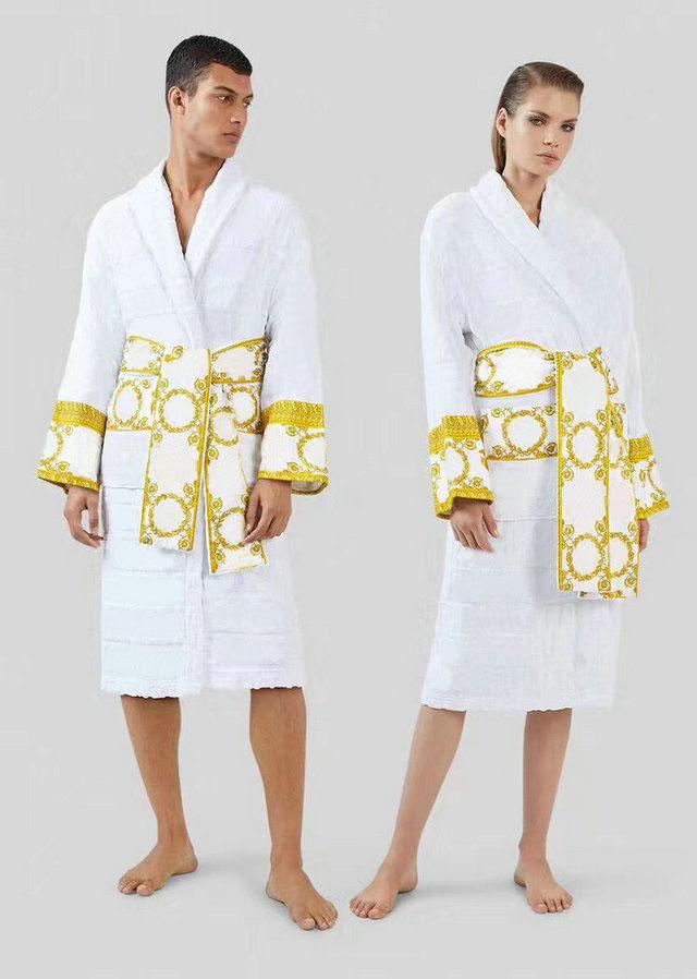 2021 Men Robes Nightgown 5A quality Luxury design Bathrobe Pajamas Gown Cotton Italy Women Sleepwear Casual Home Wear
2021 Men Robes Nightgown 5A quality Luxury design Bathrobe Pajamas Gown Cotton Italy Women Sleepwear Casual Home Wear