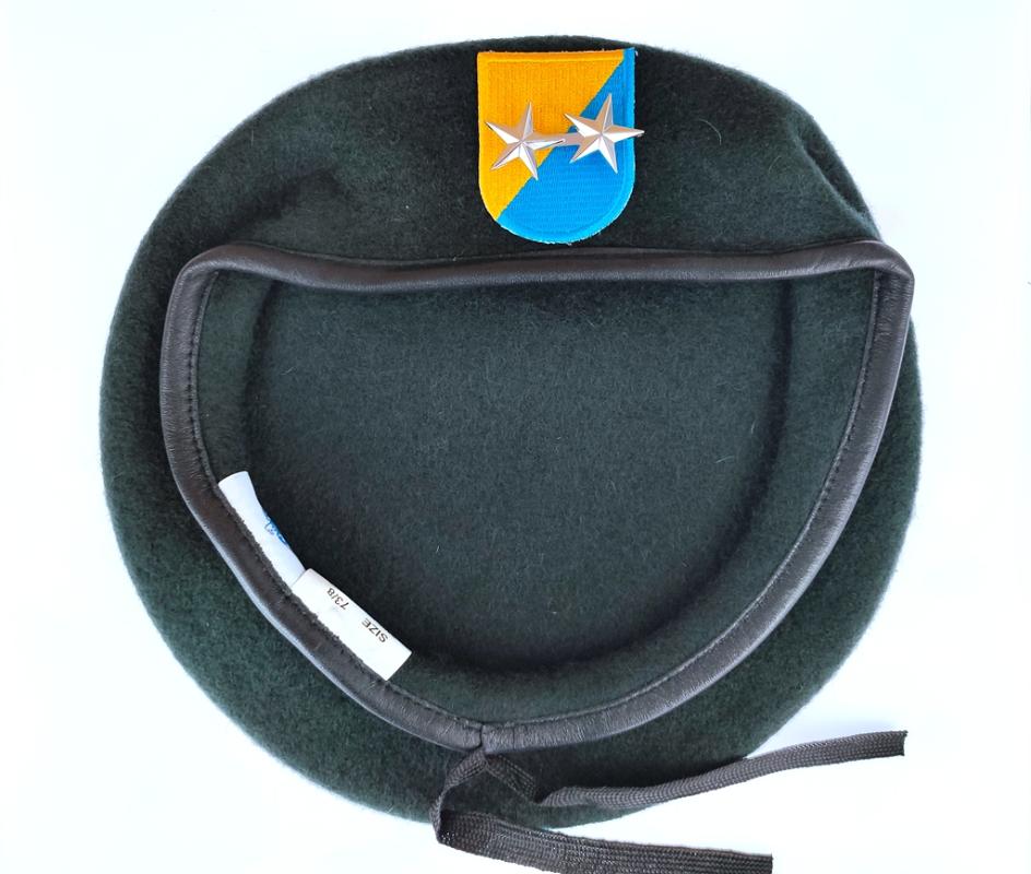 New US Army 8th Special Forces Group Wool Green Beret OFFICER 2 STAR MAJOR GENERAL RANK INSIGNIA Hat Cap1963~1972, As pic
New US Army 8th Special Forces Group Wool Green Beret OFFICER 2 STAR MAJOR GENERAL RANK INSIGNIA Hat Cap1963~1972, As pic