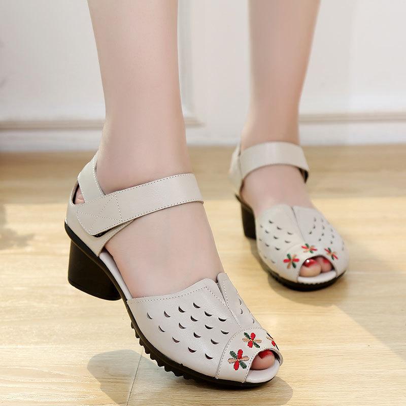 Colorful Women sandals Stitching Painted Flower Genuine Leather Buckle Strap 4.5CM Square High Heels Peep Toe printing shoes, Black
Colorful Women sandals Stitching Painted Flower Genuine Leather Buckle Strap 4.5CM Square High Heels Peep Toe printing shoes, Black