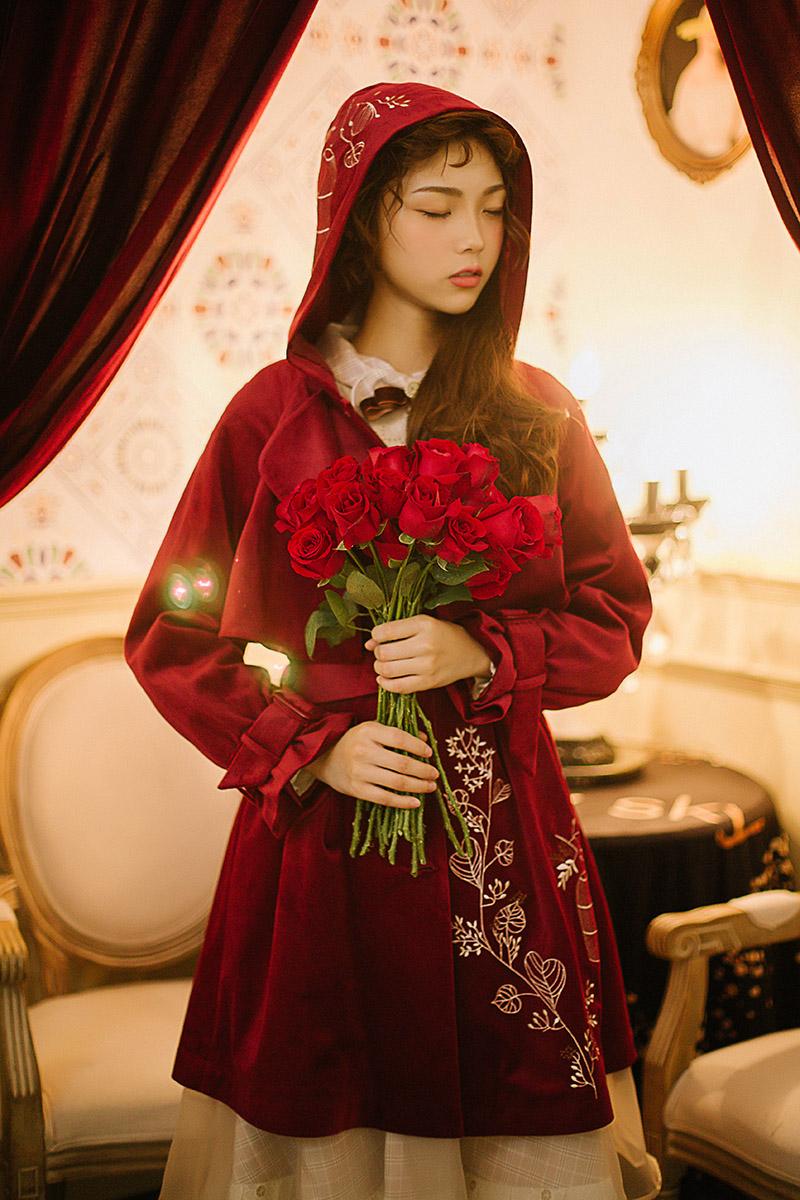 Princess sweet lolita trench Vintage embroidery magic fairy Cape velvet long sleeve trench design fashion women HJS011, Burgundy
Princess sweet lolita trench Vintage embroidery magic fairy Cape velvet long sleeve trench design fashion women HJS011, Burgundy