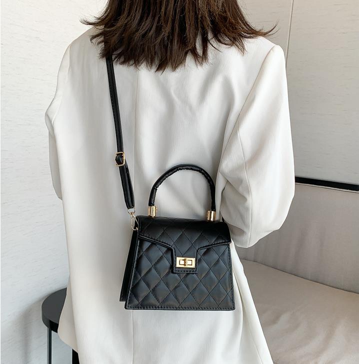 Casual Texture Bag Female 2021 New Korean Fashion Rhombus Bag Wild Shoulder Messenger Embroidery Thread Turn Lock Female, Black
Casual Texture Bag Female 2021 New Korean Fashion Rhombus Bag Wild Shoulder Messenger Embroidery Thread Turn Lock Female, Black