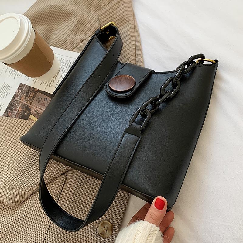 VeryMe High Quality Leather Female Shoulder Pack Solid Large Capacity Bucket Handbag Trend Crossbody Women Bags Sac A Main Femme, Black
VeryMe High Quality Leather Female Shoulder Pack Solid Large Capacity Bucket Handbag Trend Crossbody Women Bags Sac A Main Femme, Black