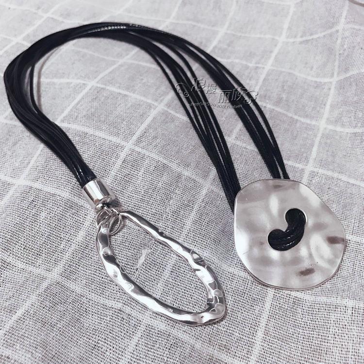 leather rope short necklace fashion retro temperament lady clavicle chain dress accessories neck chain pendant1
leather rope short necklace fashion retro temperament lady clavicle chain dress accessories neck chain pendant1