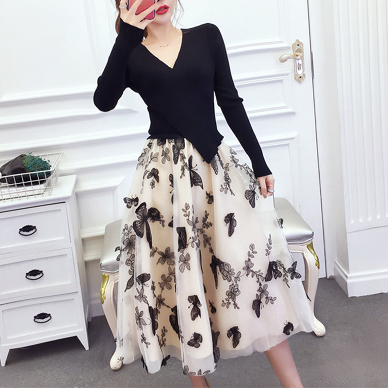 Ral Lace V-Neck Long Sleeve Knit Midi Dress | Spring