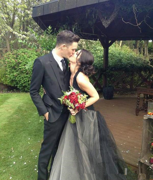 Gothic Black And Gray A-Line Wedding Dresses Summer Boho Beach Bridal Gowns Hlater Neck Tulle Lace Appliques Sexy Backless Garden Bride Dress Vestido 