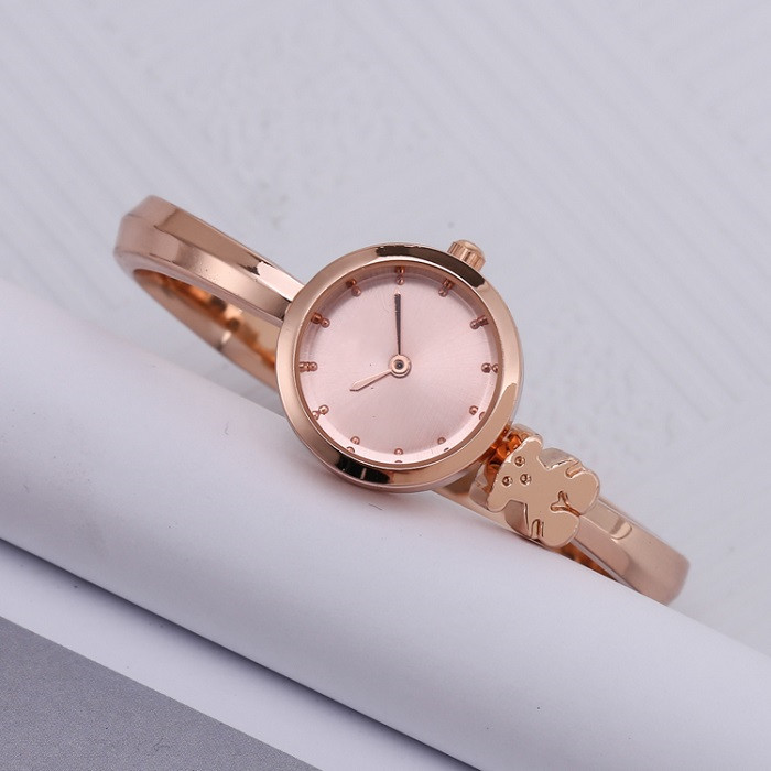 2020 Rose gold High quality Designer watches luxury watch Men and women Quartz watch TOUS Brand Bracelet design Fashion accessories
2020 Rose gold High quality Designer watches luxury watch Men and women Quartz watch TOUS Brand Bracelet design Fashion accessories