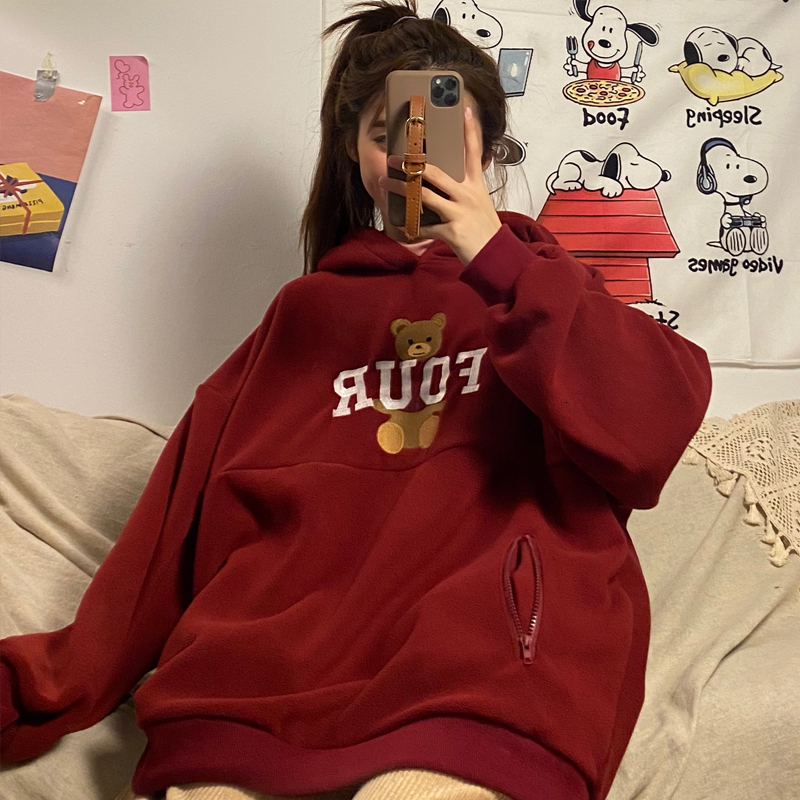2021 New Polar Fleece Bear Woman's Nightgown Fall and Winter's Loose Bf Lazy Wind Plus Velvet Thicker Coat NFMI, Red.
2021 New Polar Fleece Bear Woman's Nightgown Fall and Winter's Loose Bf Lazy Wind Plus Velvet Thicker Coat NFMI, Red.