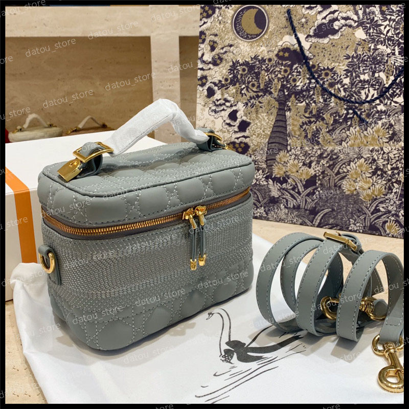 Makeup Bag Women Luxurys Designers Bags Famous Makeup Bag Travel Pouch Cosmetic Cases Girls Handbag Shoulder Bags Luggage Tote Make Up Bag, As pic
Makeup Bag Women Luxurys Designers Bags Famous Makeup Bag Travel Pouch Cosmetic Cases Girls Handbag Shoulder Bags Luggage Tote Make Up Bag, As pic