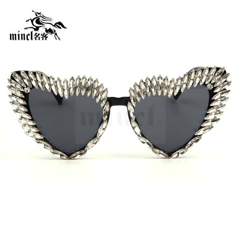 Small frame Sunglasses Women Rhinestone Luxury Designer Diamond Gradual cat Sun Glasses Female Shades New Female Glasses FML
Small frame Sunglasses Women Rhinestone Luxury Designer Diamond Gradual cat Sun Glasses Female Shades New Female Glasses FML