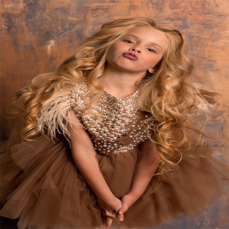 Luxury Pearls Flower Girls Dresses Feather Sleeveless Tiered Tulle First Communion Dress Custom Made Sweep Train Kids Formal Wear
