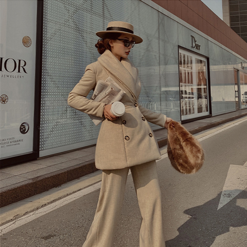2021 New Le Palais Original Winter Beige Fine Cotton-quilted Jacket + Tall Vintage Waistband Pants 2 Pieces Assembly LN1D, Beige pant.
2021 New Le Palais Original Winter Beige Fine Cotton-quilted Jacket + Tall Vintage Waistband Pants 2 Pieces Assembly LN1D, Beige pant.