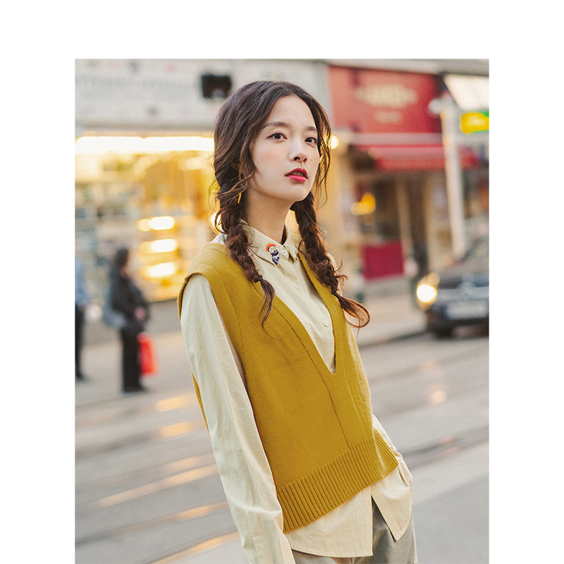 INMAN Spring Autumn Solid Deep V-neck Sleeveless All Matched Women Sweater Short Snit Vest 201202