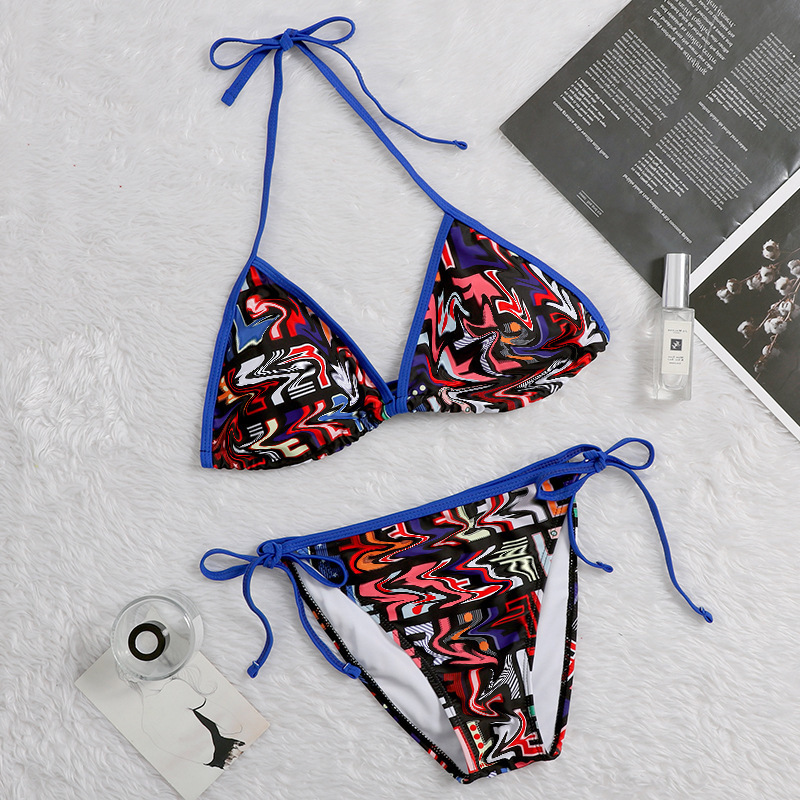 New light luxury fashion F letter printed bikini women's sexy triangle bag bandage swimsuit
New light luxury fashion F letter printed bikini women's sexy triangle bag bandage swimsuit