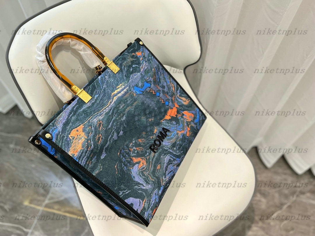 ROMA SUNSHINE Embroidery Tote Marble Canvas Medium Shopper Bag Blue Red Marbled Package Designer Letter Cross Body Handbag Luxurys Womens Handle Bags Totes 1676, Dont sell it alone
ROMA SUNSHINE Embroidery Tote Marble Canvas Medium Shopper Bag Blue Red Marbled Package Designer Letter Cross Body Handbag Luxurys Womens Handle Bags Totes 1676, Dont sell it alone