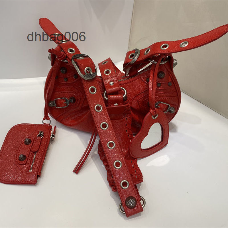 Women Bag Crossbody Designer Balencaigbag Rivet Bags Le Cagole Single Underarm Fashion Shoulder Handbag 2022 ORI3, Red
Women Bag Crossbody Designer Balencaigbag Rivet Bags Le Cagole Single Underarm Fashion Shoulder Handbag 2022 ORI3, Red