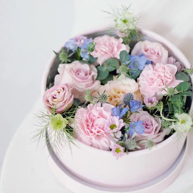 Hard cardboard Flower Gift Box Round With Lid Florist Rose Flower Packaging Wedding Decor Valentines day present Box Gifts Bags Wrapping
Hard cardboard Flower Gift Box Round With Lid Florist Rose Flower Packaging Wedding Decor Valentines day present Box Gifts Bags Wrapping