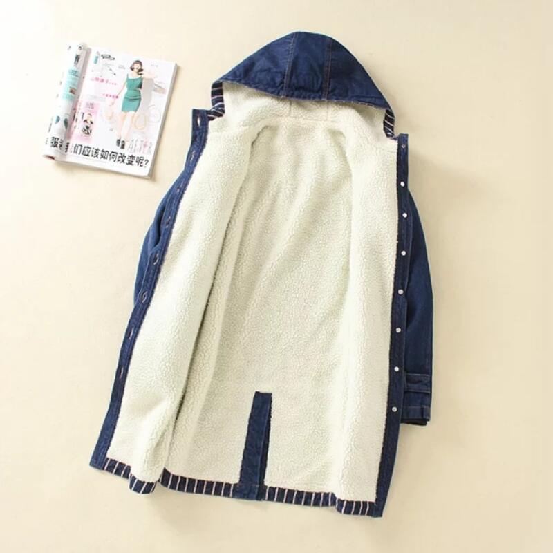 2020 New Winter Warm Fur Jeans Jacket Women Bomber Jacket Blue Denim Female Coat with Warm Lining Plus size 5XL, Royal blue
2020 New Winter Warm Fur Jeans Jacket Women Bomber Jacket Blue Denim Female Coat with Warm Lining Plus size 5XL, Royal blue