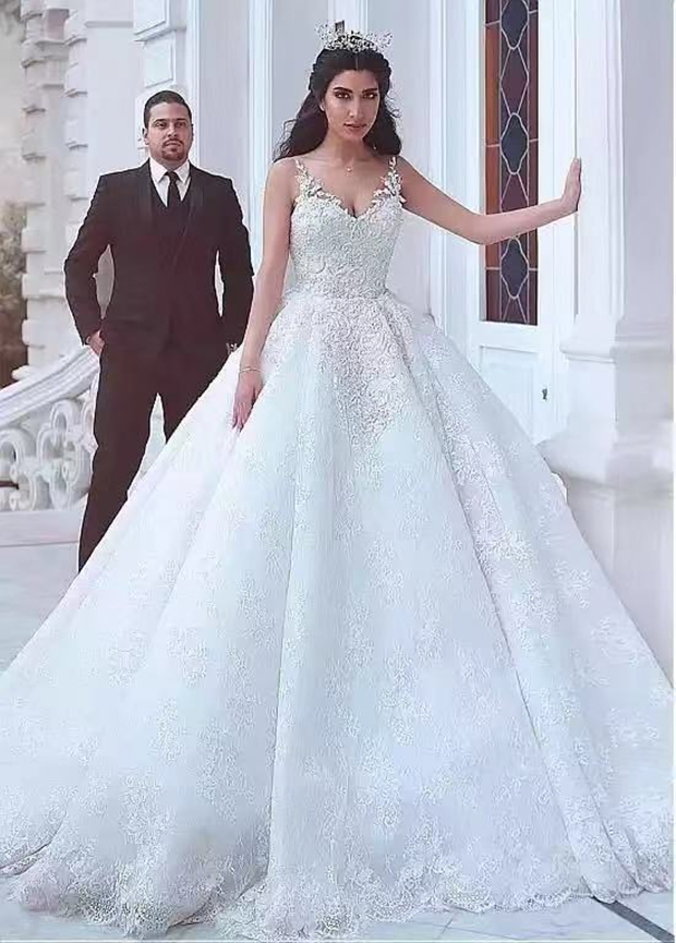 Gorgeous Lace Ball Gown Wedding Dresses Pearls Beaded Floor Length Bridal Gowns Straps Sleeveless Dubai Bride Dress For Garden Chapel 2022 Plus Size V