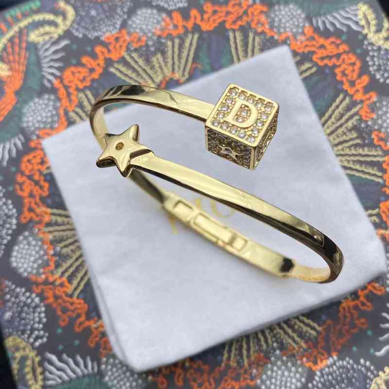 76% OFF designer / new champagne gold letter diamond dice star opening Bracelet women's net red same fashion jewelry
76% OFF designer / new champagne gold letter diamond dice star opening Bracelet women's net red same fashion jewelry