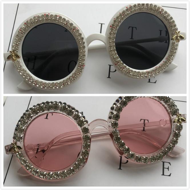 2pcs/lot Gorgeous Handmade Women Sunglasses Round Design Crystal Diamond Eyewear UV400 Pink White Ladies Eyeglass oculos feminin1
2pcs/lot Gorgeous Handmade Women Sunglasses Round Design Crystal Diamond Eyewear UV400 Pink White Ladies Eyeglass oculos feminin1