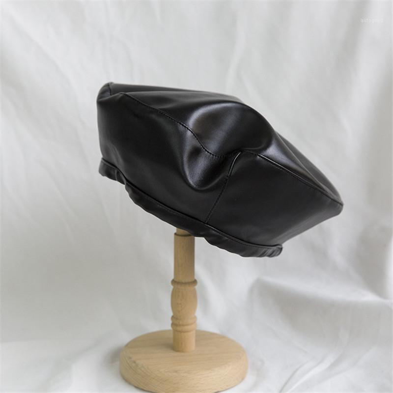 Berets PU Leather Beret Female 2021 Korean Autumn And Winter Fashion Harajuku Wild Painter Hat Black Red Pumpkin Hat1
Berets PU Leather Beret Female 2021 Korean Autumn And Winter Fashion Harajuku Wild Painter Hat Black Red Pumpkin Hat1
