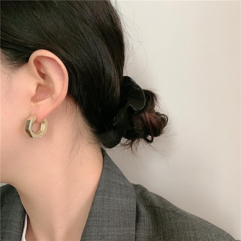 SRCOI Trendy Minimalist Square Metal Texture Hoop Earring Geometric Fashion Punk Small Circle Earring Women Daily Jewelry Gift
SRCOI Trendy Minimalist Square Metal Texture Hoop Earring Geometric Fashion Punk Small Circle Earring Women Daily Jewelry Gift