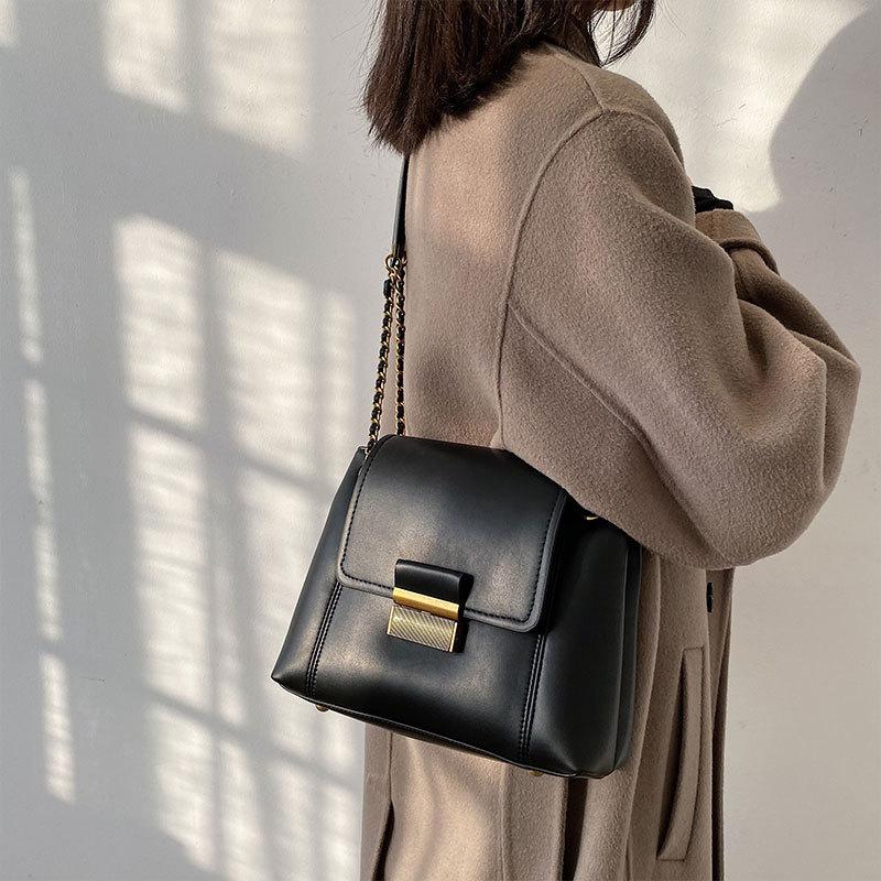 Vintage Women Chain Shoulder Bags High Big Caspacity Crossbody Female Bag Solid Square Large Women's Black Bag Messenger 2021
Vintage Women Chain Shoulder Bags High Big Caspacity Crossbody Female Bag Solid Square Large Women's Black Bag Messenger 2021
