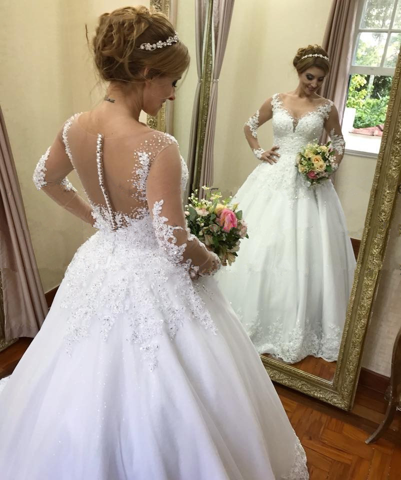 Gorgeous Garden White Ball Gown Wedding Dresses Long Sleeves Scoop Neck Appliques Lace Beaded Court Train Spring Bride Dress 2022 Formal Bridal Gowns