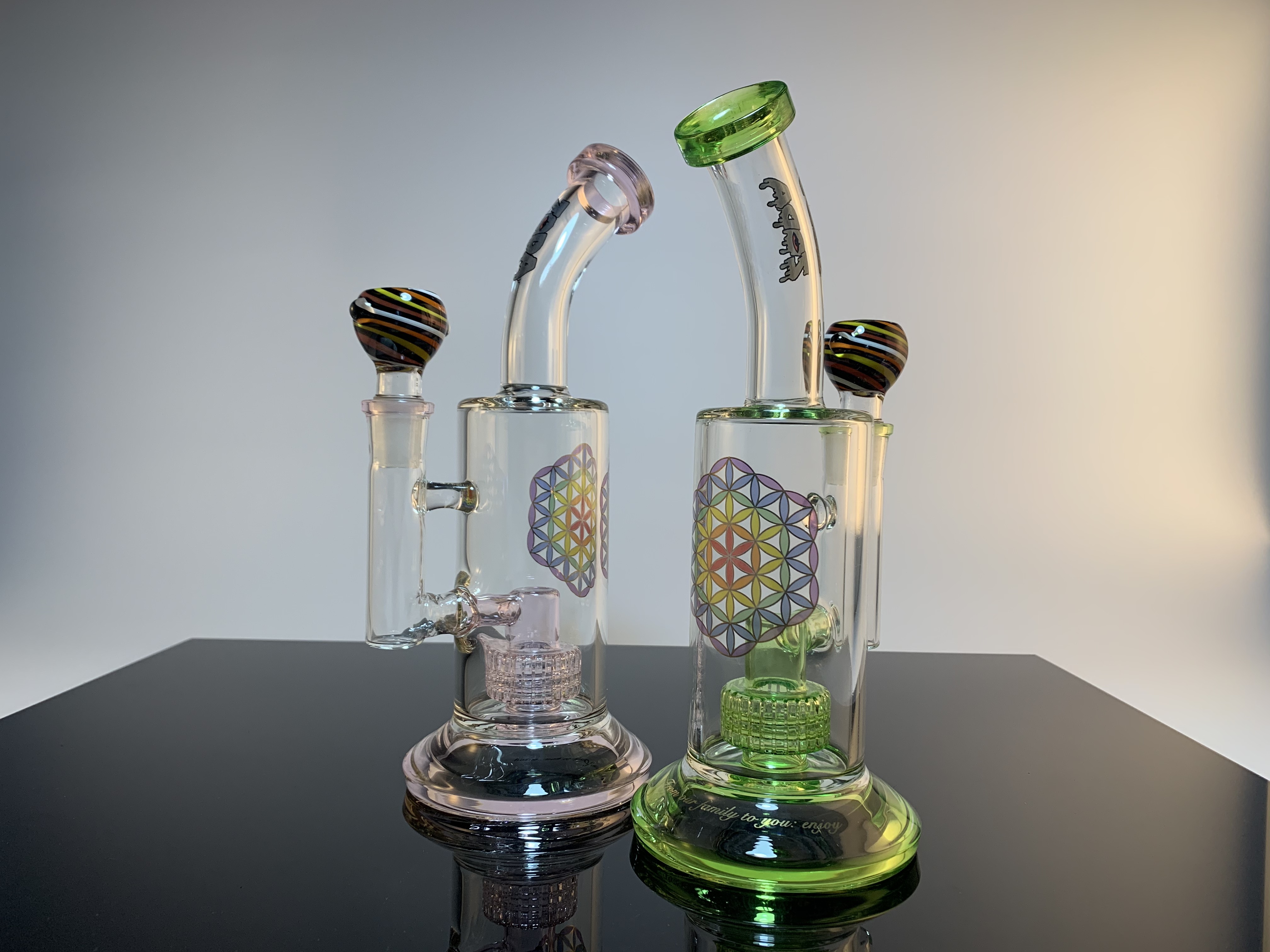 Psychedelic Totem glass bong/hookah/EMS safe and fast delivery/brilliant water filtering effect/superb smoking experience/14mm connector
Psychedelic Totem glass bong/hookah/EMS safe and fast delivery/brilliant water filtering effect/superb smoking experience/14mm connector