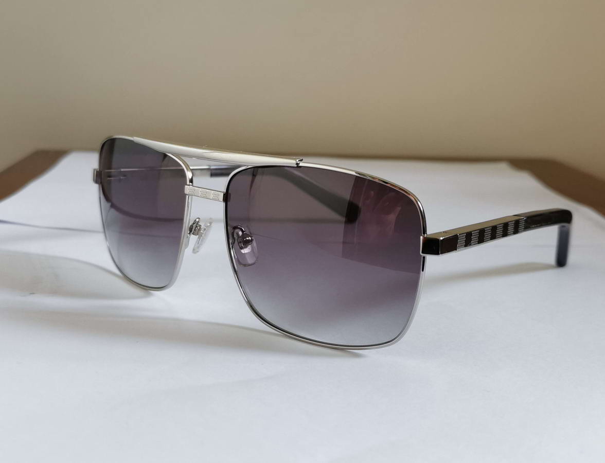 Attitude Pilote Sunglasses 0260 Silver Grey Gradient Lens Sunglasses for Men uv400 Protection Eyewear with Box
Attitude Pilote Sunglasses 0260 Silver Grey Gradient Lens Sunglasses for Men uv400 Protection Eyewear with Box