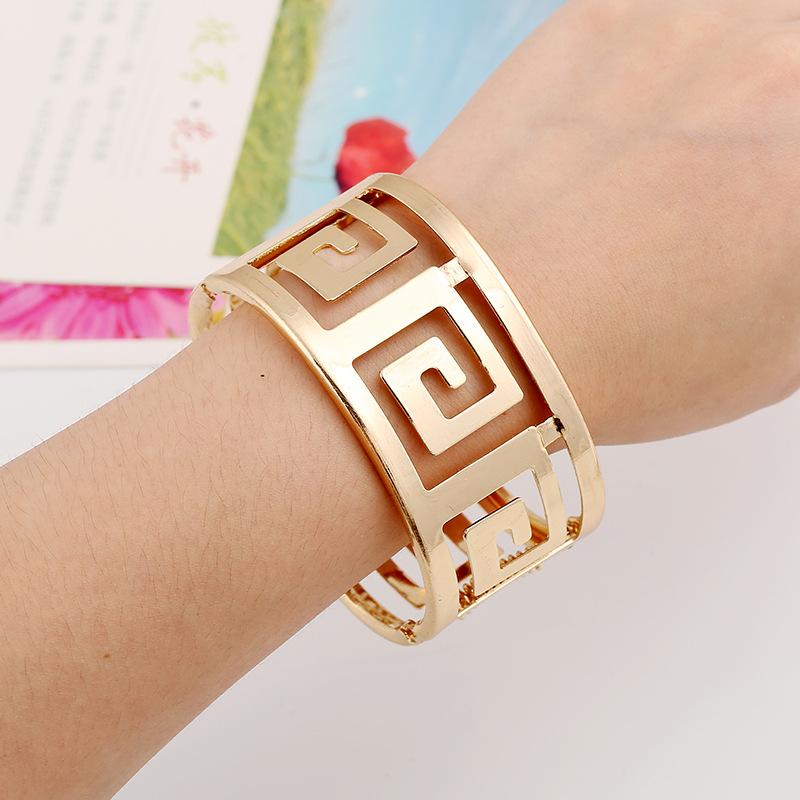 2020 Fashion Geometric Hollow Wide Metal Bangle For Women Bracelet Jewelry Accessories
2020 Fashion Geometric Hollow Wide Metal Bangle For Women Bracelet Jewelry Accessories
